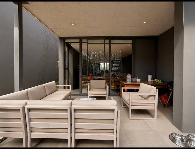 3 BEDROOM APARTMENT FOR SALE IN SHEFFIELD BEACH